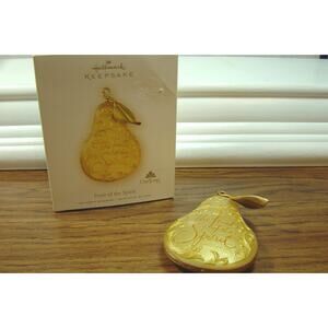 HALLMARK FRUIT OF THE SPIRIT GOLD PEAR ORNAMENT--FROM 2007 LOVE JOY PEACE